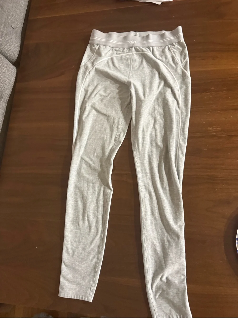 ALO Yoga soft stretch